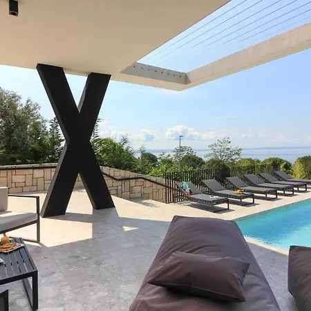 Villa Luxury Seafront Ander Luxury Sea & Fun *